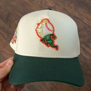 New York Mets x New Era FortyAFrame
Cream & Forrest Green - Mets Mascot
BNWOT